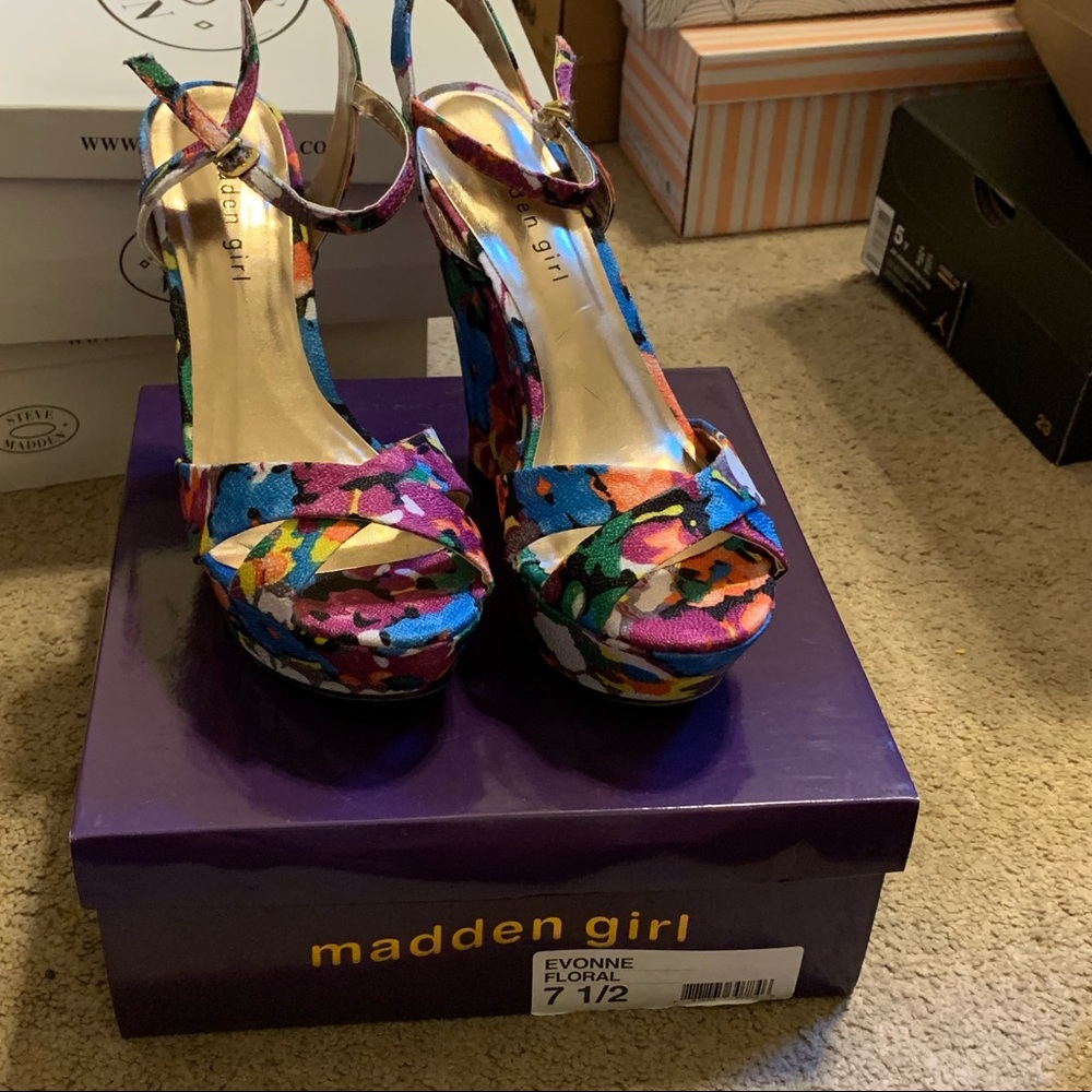 Floral print Madden girl sandals. New with box